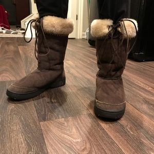 Brown UGG boots never worn was store model